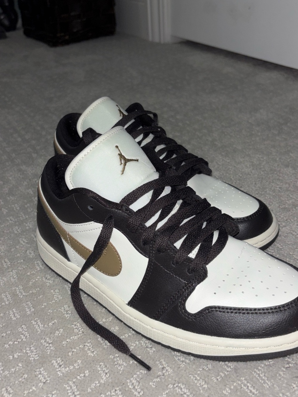Nike Air Jordan 1 Low - White/Brown/Gold